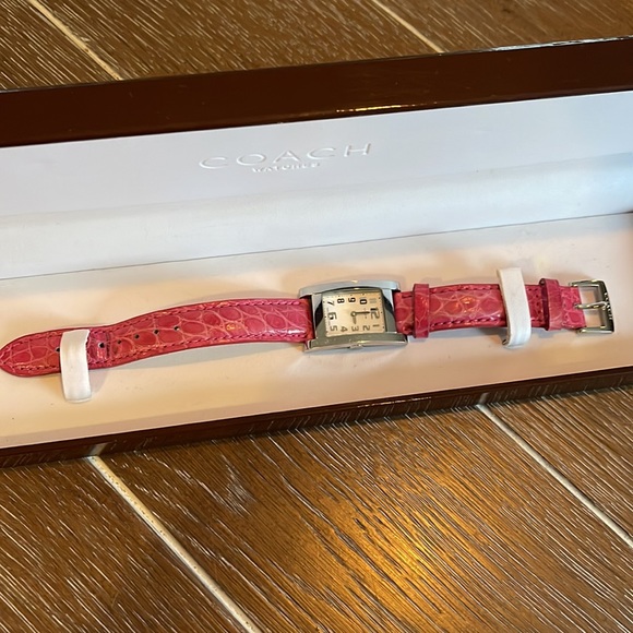 Pink leather COACH watch - Picture 2 of 7